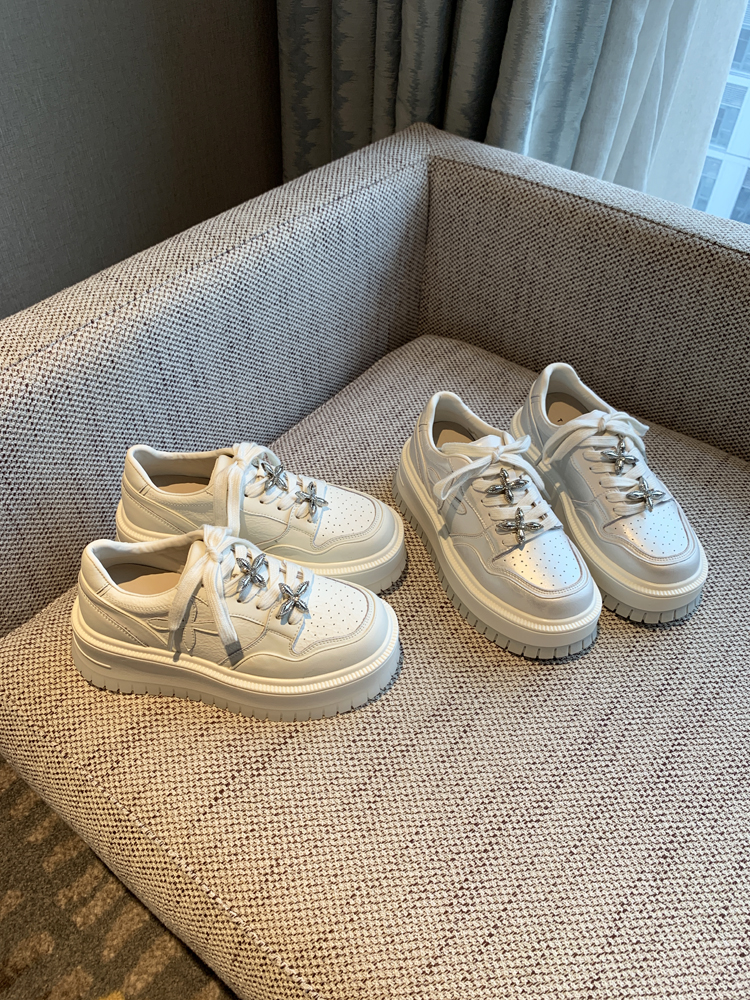 Thick-Soled White Sneakers for Women - 2025 Spring Platform Lace-Up Casual Skate Shoes, Lightweight and Versatile Height-Increasing Style Thick-Soled White Sneakers for Women - 2025 Spring Platform Lace-Up Casual Skate Shoes, Lightweight and Versatile Height-Increasing Style