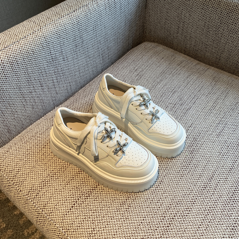 Thick-Soled White Sneakers for Women - 2025 Spring Platform Lace-Up Casual Skate Shoes, Lightweight and Versatile Height-Increasing Style Thick-Soled White Sneakers for Women - 2025 Spring Platform Lace-Up Casual Skate Shoes, Lightweight and Versatile Height-Increasing Style