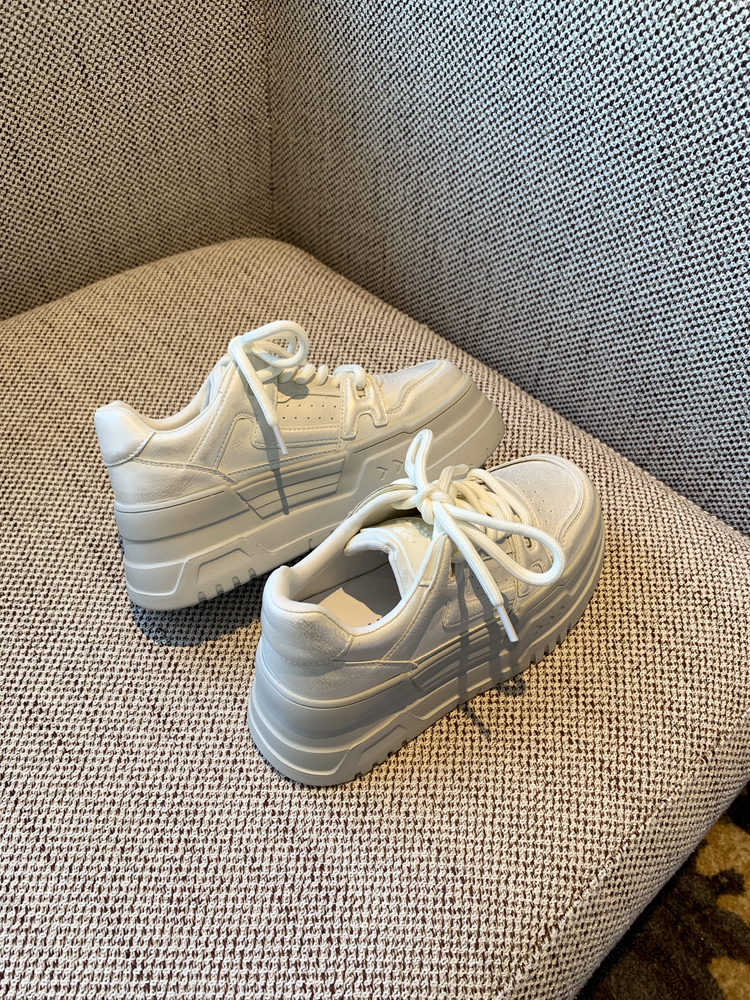 Thick-Soled White Sneakers for Women - Spring 2025 Casual Sports Shoes, Height-Increasing, Slimming, Versatile for Everyday Wear Thick-Soled White Sneakers for Women - Spring 2025 Casual Sports Shoes, Height-Increasing, Slimming, Versatile for Everyday Wear