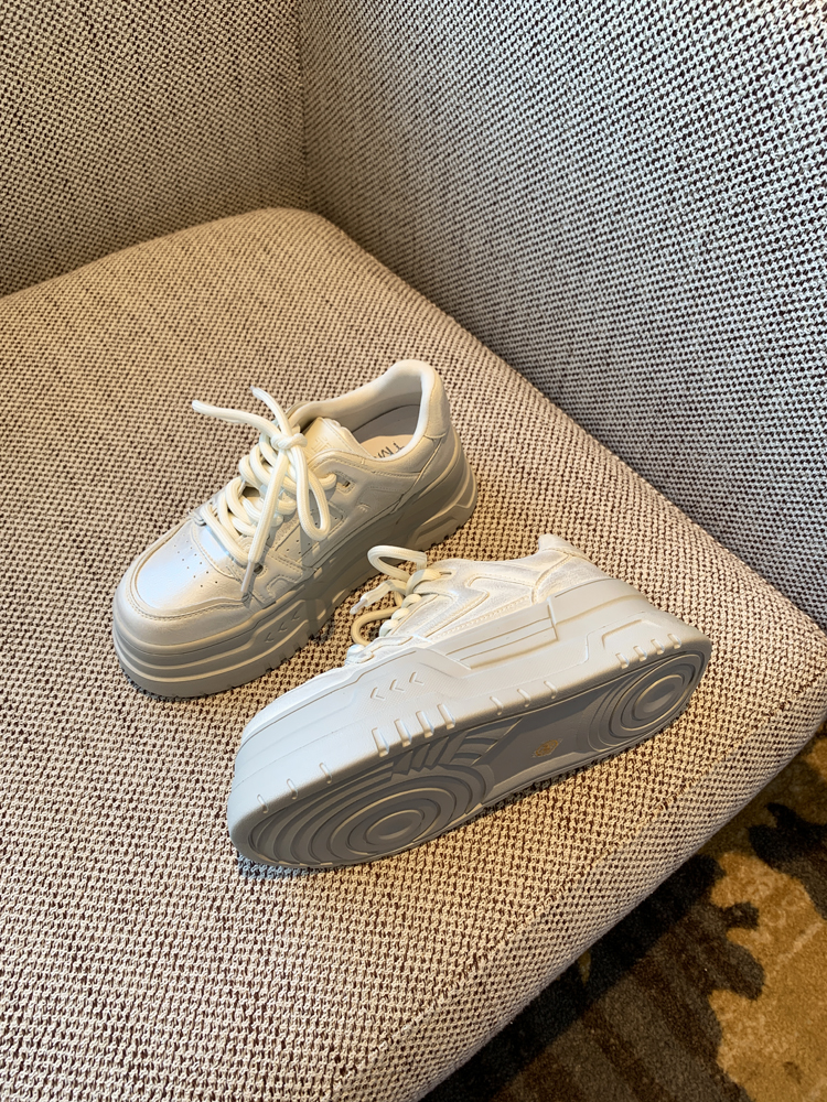 Thick-Soled White Sneakers for Women - Spring 2025 Casual Sports Shoes, Height-Increasing, Slimming, Versatile for Everyday Wear Thick-Soled White Sneakers for Women - Spring 2025 Casual Sports Shoes, Height-Increasing, Slimming, Versatile for Everyday Wear