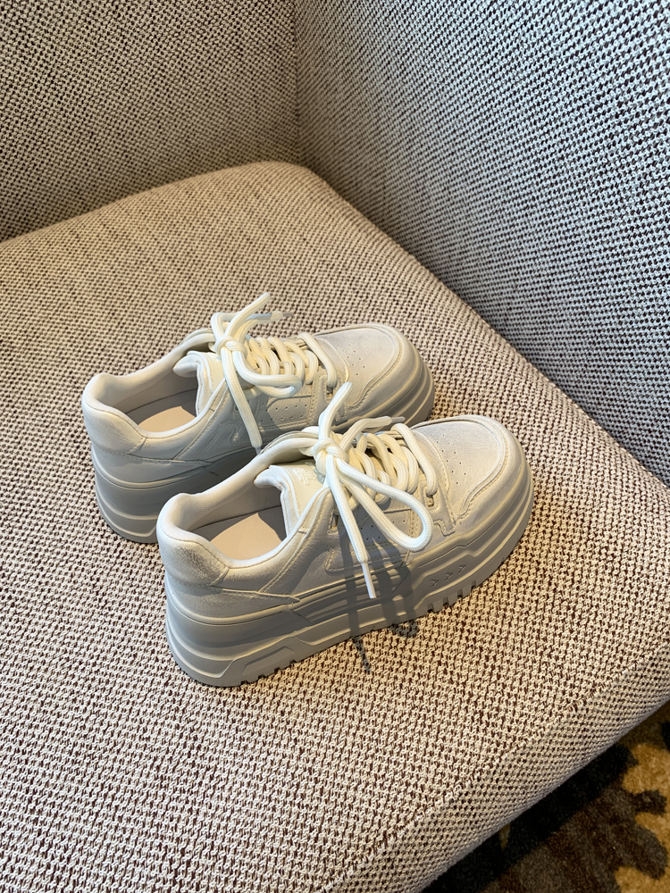 Thick-Soled White Sneakers for Women - Spring 2025 Casual Sports Shoes, Height-Increasing, Slimming, Versatile for Everyday Wear Thick-Soled White Sneakers for Women - Spring 2025 Casual Sports Shoes, Height-Increasing, Slimming, Versatile for Everyday Wear