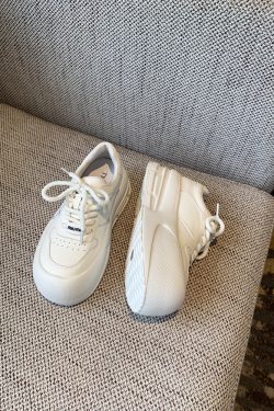 Thick-Soled White Sneakers for Women, 2025 Korean Lace-Up Casual Sports Shoes, Versatile Trendy Board Sneakers