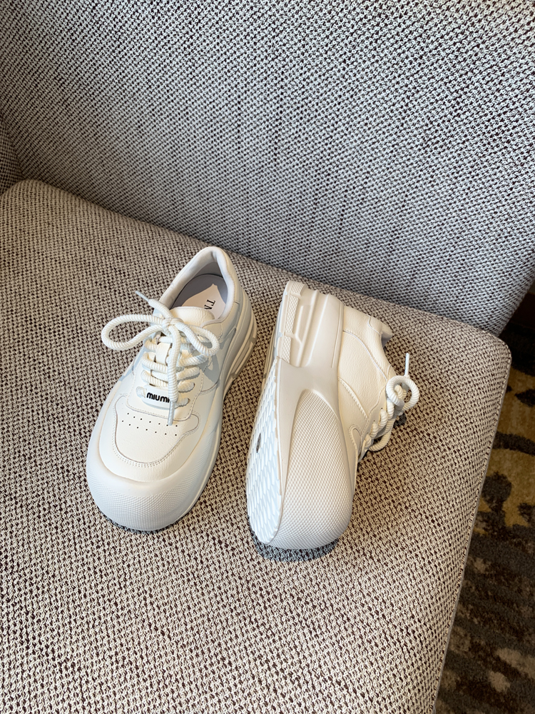 Thick-Soled White Sneakers for Women, 2025 Korean Lace-Up Casual Sports Shoes, Versatile Trendy Board Sneakers Thick-Soled White Sneakers for Women, 2025 Korean Lace-Up Casual Sports Shoes, Versatile Trendy Board Sneakers