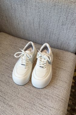 Thick-Soled White Sneakers for Women, 2025 Korean Lace-Up Casual Sports Shoes, Versatile Trendy Board Sneakers