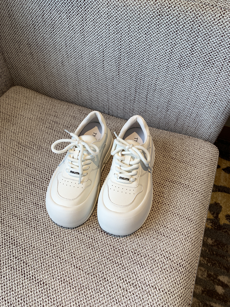 Thick-Soled White Sneakers for Women, 2025 Korean Lace-Up Casual Sports Shoes, Versatile Trendy Board Sneakers Thick-Soled White Sneakers for Women, 2025 Korean Lace-Up Casual Sports Shoes, Versatile Trendy Board Sneakers