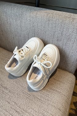 Thick-Soled White Sneakers for Women, 2025 Korean Lace-Up Casual Sports Shoes, Versatile Trendy Board Sneakers