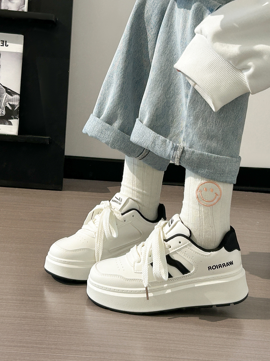 Thick-Soled White Sneakers for Women, 2025 Summer Minimalist Design, Trendy Big-Toe Breathable Shoes Thick-Soled White Sneakers for Women, 2025 Summer Minimalist Design, Trendy Big-Toe Breathable Shoes