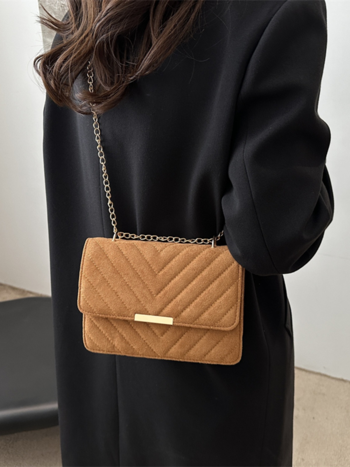 Trendy 2025 Women's Textured Chain Shoulder Crossbody Bag - Retro Small Square Design, Versatile Fashion Accessory Trendy 2025 Women's Textured Chain Shoulder Crossbody Bag - Retro Small Square Design, Versatile Fashion Accessory