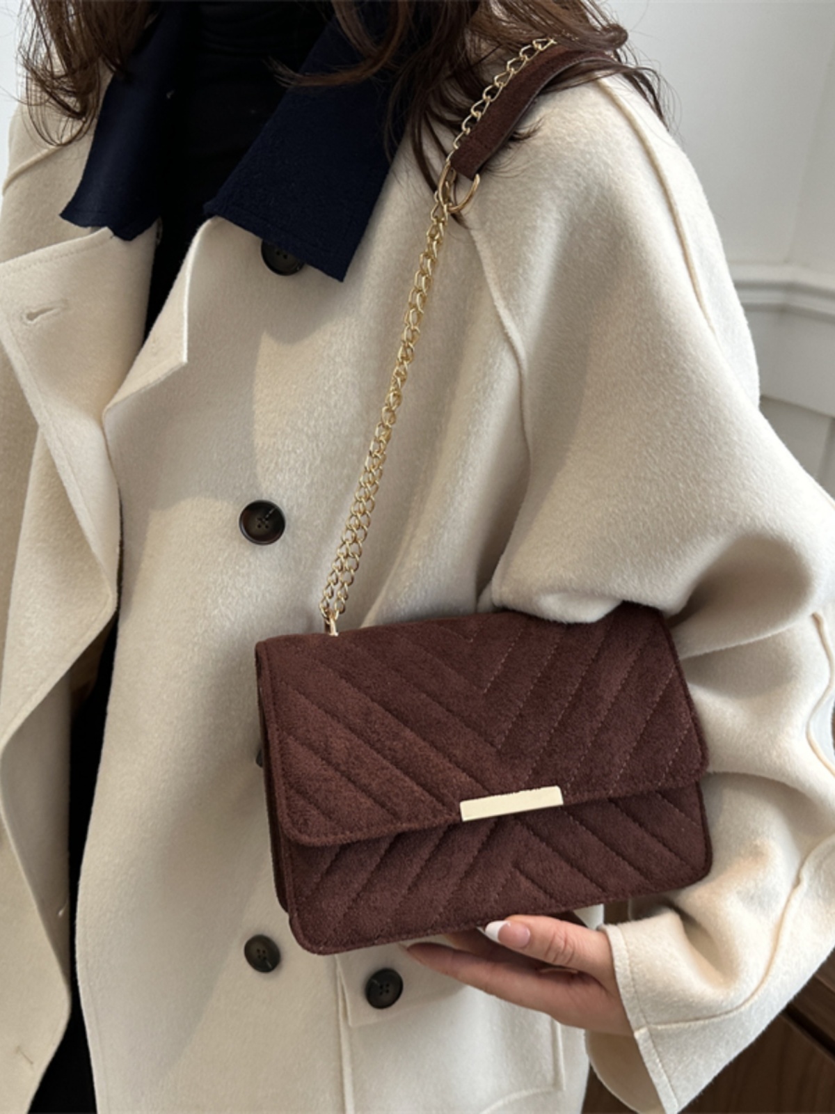 Trendy 2025 Women's Textured Chain Shoulder Crossbody Bag - Retro Small Square Design, Versatile Fashion Accessory Trendy 2025 Women's Textured Chain Shoulder Crossbody Bag - Retro Small Square Design, Versatile Fashion Accessory