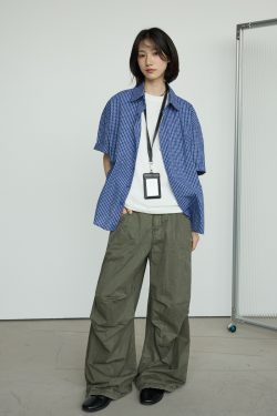 Trendy Blue and White Check Short-Sleeve Shirt for Men and Women - Casual Loose Fit for Daily Commuting, Summer Style