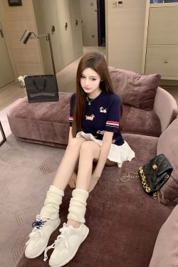 Trendy Casual Knitted Small Dog T-Shirt - Fashionable Pet Apparel for Stylish Dogs