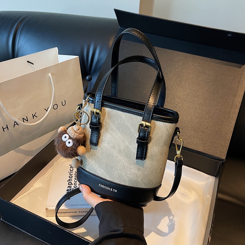 Trendy Color-Blocking Shoulder Crossbody Bucket Bag - Versatile Spliced Design for Women 2025 Trendy Color-Blocking Shoulder Crossbody Bucket Bag - Versatile Spliced Design for Women 2025