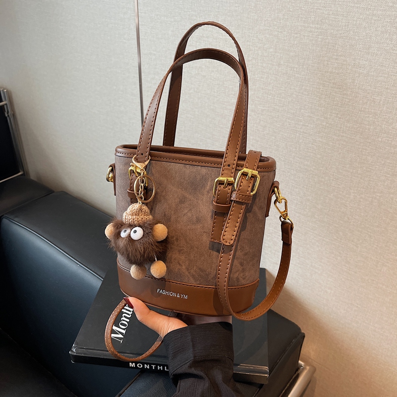 Trendy Color-Blocking Shoulder Crossbody Bucket Bag - Versatile Spliced Design for Women 2025 Trendy Color-Blocking Shoulder Crossbody Bucket Bag - Versatile Spliced Design for Women 2025