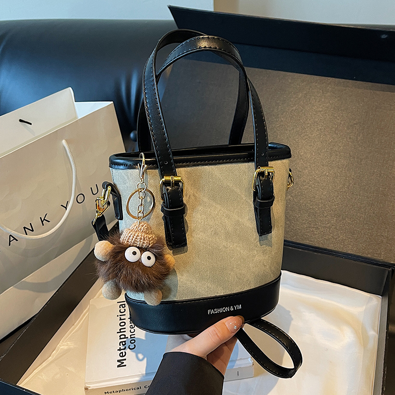 Trendy Color-Blocking Shoulder Crossbody Bucket Bag - Versatile Spliced Design for Women 2025 Trendy Color-Blocking Shoulder Crossbody Bucket Bag - Versatile Spliced Design for Women 2025