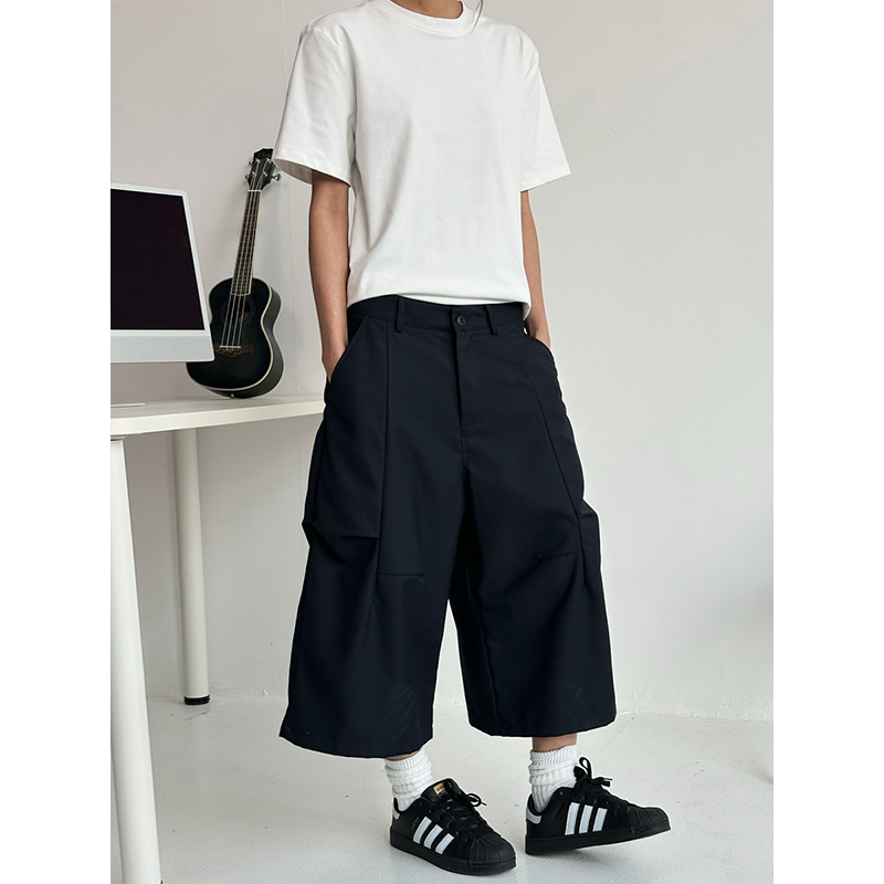 Trendy Deconstructed Pleated Straight-Leg Men's Shorts - Retro Loose Cropped Pants for a 90s Y2K Style Look Trendy Deconstructed Pleated Straight-Leg Men's Shorts - Retro Loose Cropped Pants for a 90s Y2K Style Look