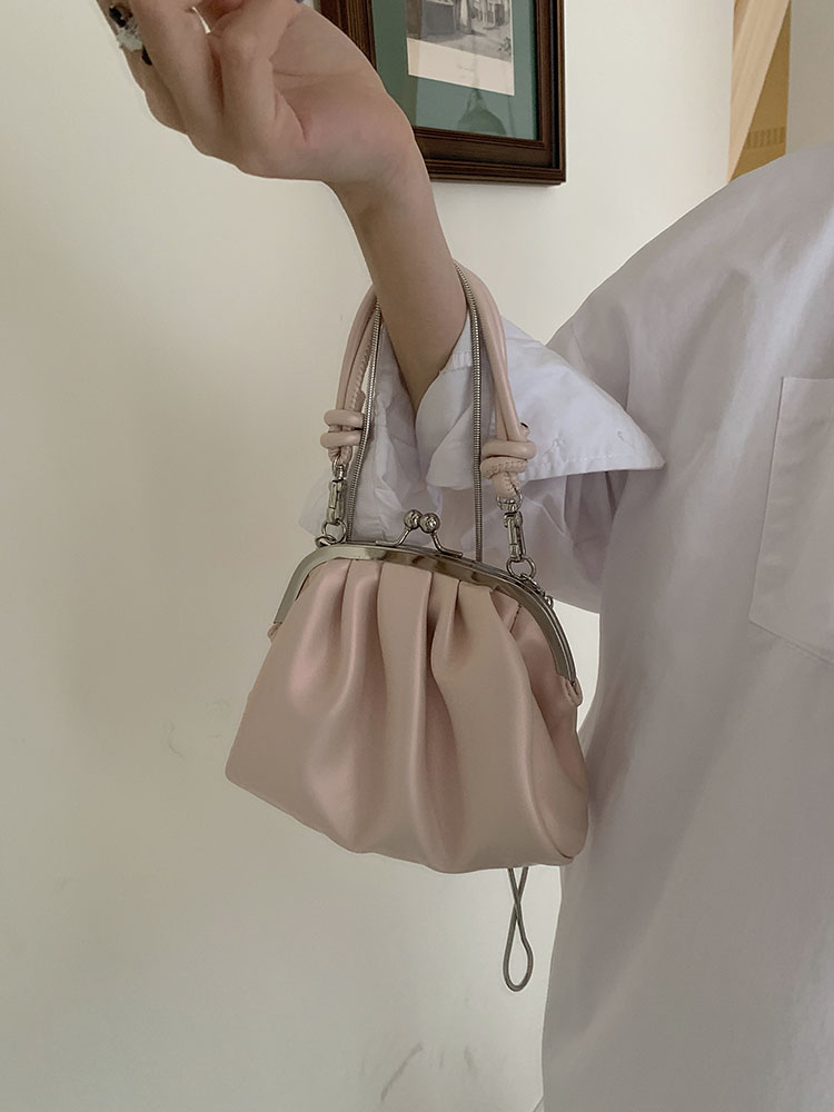 Trendy Girls' Pleated Clip Bag - Niche High-End Chain Handheld & Crossbody Bag - Fashionable Small Bag for 2023 Trendy Girls' Pleated Clip Bag - Niche High-End Chain Handheld & Crossbody Bag - Fashionable Small Bag for 2023