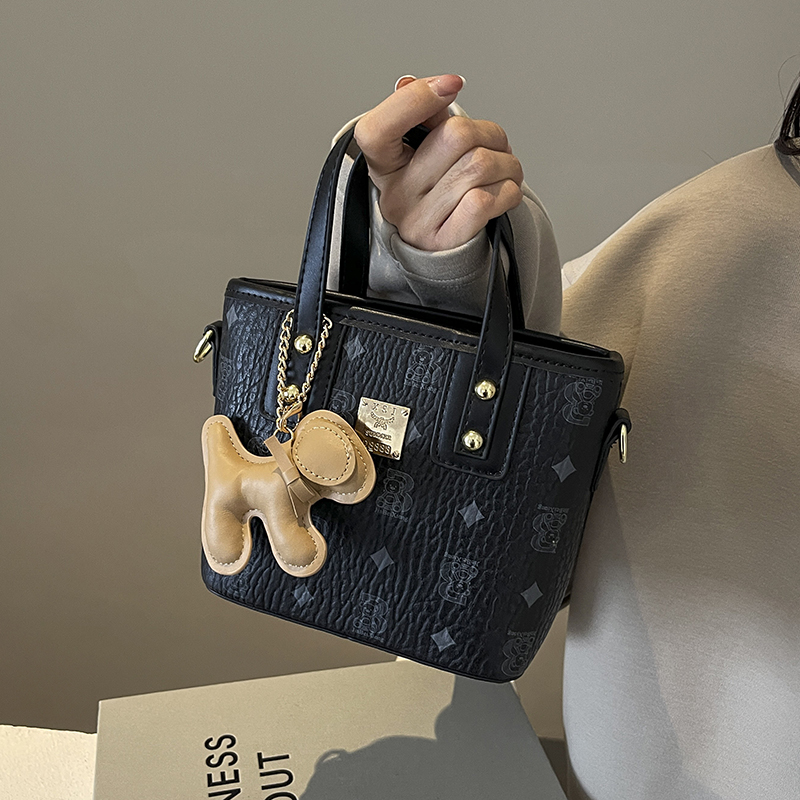 Trendy High-End Small Handbag for Women - Fashionable Commuting Tote Bucket Bag, 2025 Style, Versatile Shoulder Crossbody Bag Trendy High-End Small Handbag for Women - Fashionable Commuting Tote Bucket Bag, 2025 Style, Versatile Shoulder Crossbody Bag