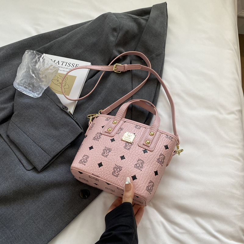 Trendy High-End Small Handbag for Women - Fashionable Commuting Tote Bucket Bag, 2025 Style, Versatile Shoulder Crossbody Bag Trendy High-End Small Handbag for Women - Fashionable Commuting Tote Bucket Bag, 2025 Style, Versatile Shoulder Crossbody Bag