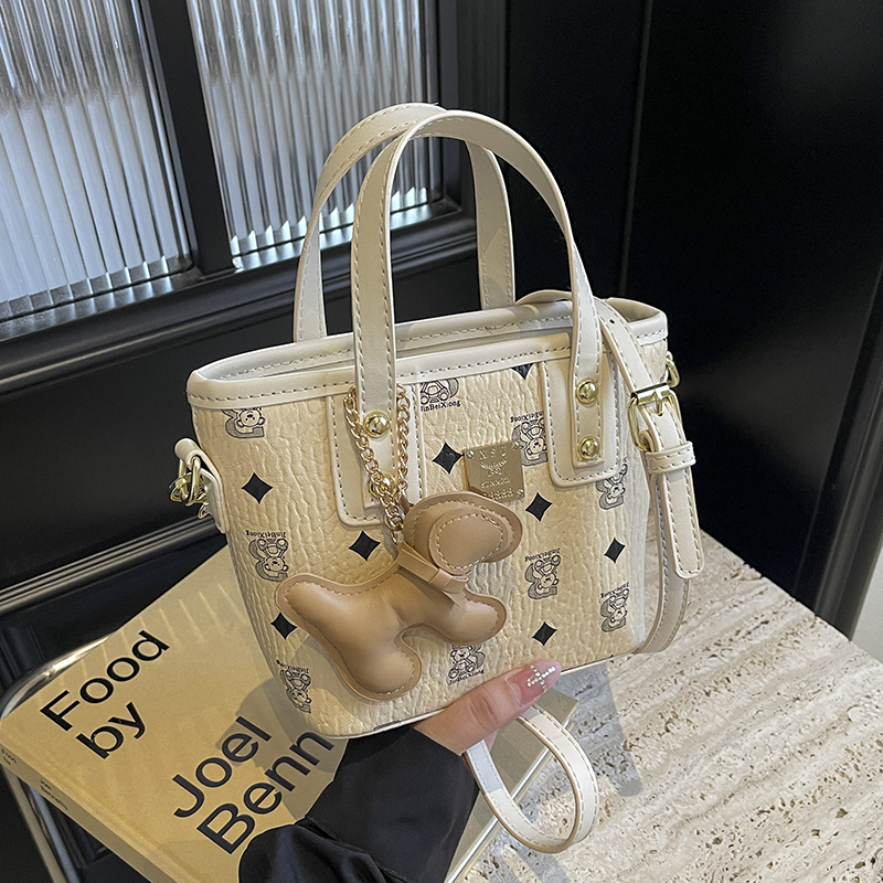 Trendy High-End Small Handbag for Women - Fashionable Commuting Tote Bucket Bag, 2025 Style, Versatile Shoulder Crossbody Bag Trendy High-End Small Handbag for Women - Fashionable Commuting Tote Bucket Bag, 2025 Style, Versatile Shoulder Crossbody Bag