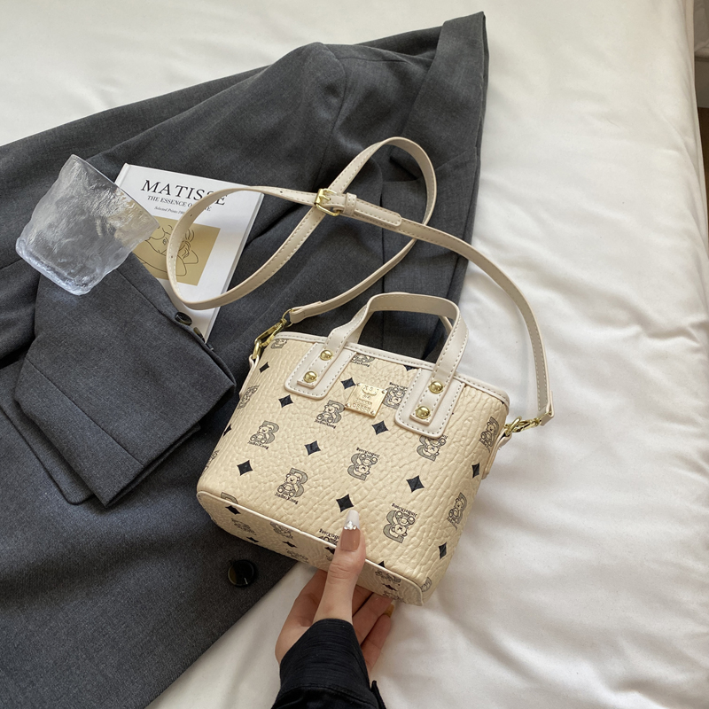 Trendy High-End Small Handbag for Women - Fashionable Commuting Tote Bucket Bag, 2025 Style, Versatile Shoulder Crossbody Bag Trendy High-End Small Handbag for Women - Fashionable Commuting Tote Bucket Bag, 2025 Style, Versatile Shoulder Crossbody Bag