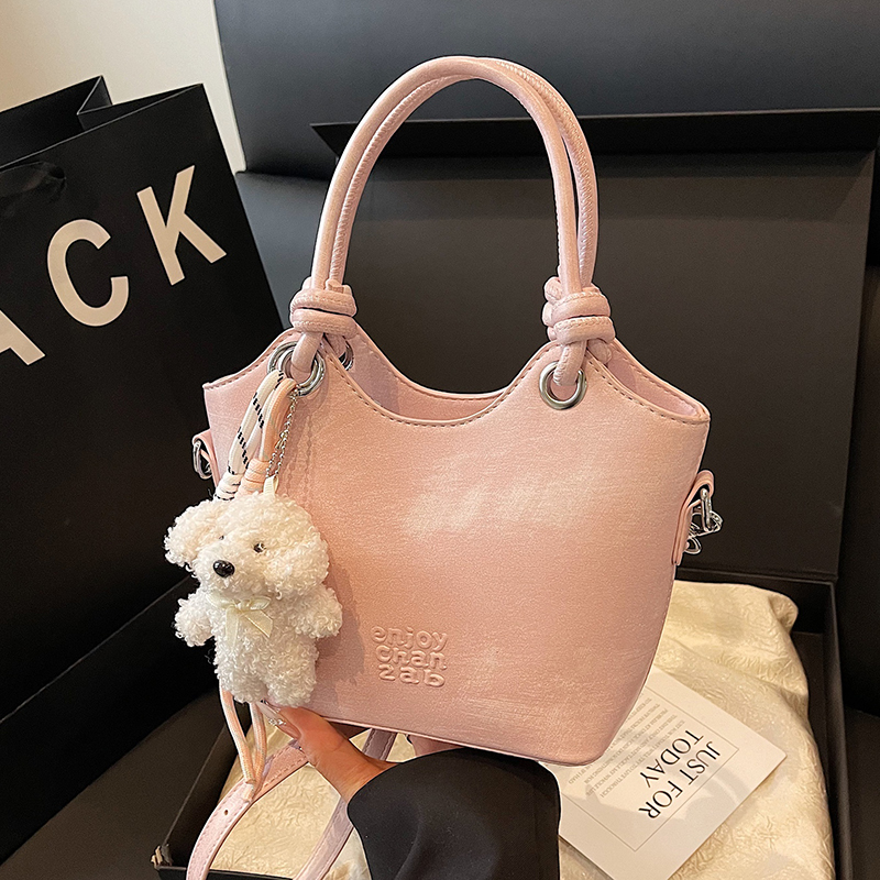 Trendy High-End Small Shoulder Crossbody Bag for Women, 2025 Niche Design Letter Print Vegetable Basket Style Trendy High-End Small Shoulder Crossbody Bag for Women, 2025 Niche Design Letter Print Vegetable Basket Style