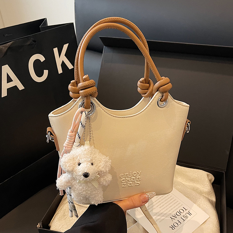 Trendy High-End Small Shoulder Crossbody Bag for Women, 2025 Niche Design Letter Print Vegetable Basket Style Trendy High-End Small Shoulder Crossbody Bag for Women, 2025 Niche Design Letter Print Vegetable Basket Style