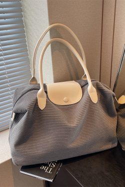 Trendy Large Capacity Commuter Travel Bag for Women - Lightweight Versatile Shoulder Bag for Travel and Maternity 2025