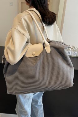 Trendy Large Capacity Commuter Travel Bag for Women - Lightweight Versatile Shoulder Bag for Travel and Maternity 2025