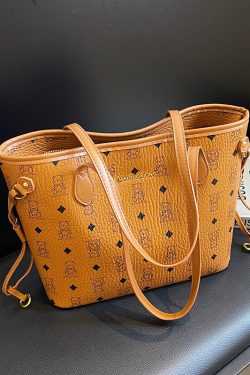 Trendy Large Capacity Tote Bag for Women, Versatile Shoulder Bag for College Classes, 2025 New Style, Chic and Functional