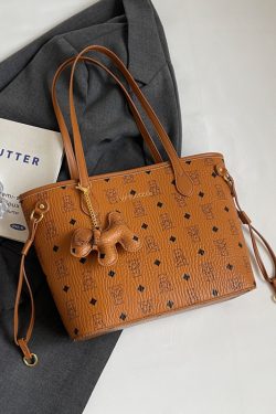 Trendy Large Capacity Tote Bag for Women, Versatile Shoulder Bag for College Classes, 2025 New Style, Chic and Functional