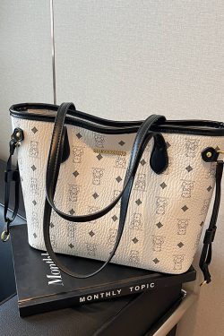 Trendy Large Capacity Tote Bag for Women, Versatile Shoulder Bag for College Classes, 2025 New Style, Chic and Functional