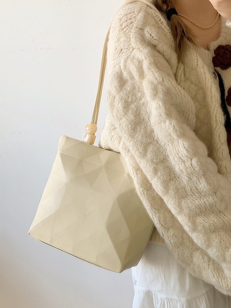 Trendy Minimalist Beaded Tote Bag for Women - Versatile Shoulder and Underarm Bag for Autumn/Winter 2023 Trendy Minimalist Beaded Tote Bag for Women - Versatile Shoulder and Underarm Bag for Autumn/Winter 2023