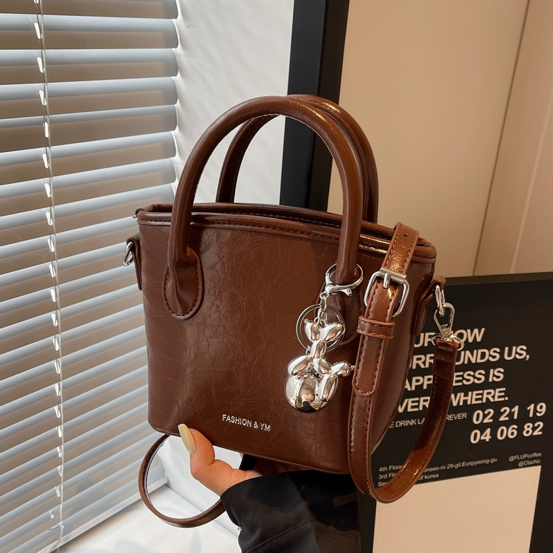 Trendy Minimalist Bucket Bag - High-End Casual Tote & Versatile Crossbody Bag for 2025 Fashionistas Trendy Minimalist Bucket Bag - High-End Casual Tote & Versatile Crossbody Bag for 2025 Fashionistas