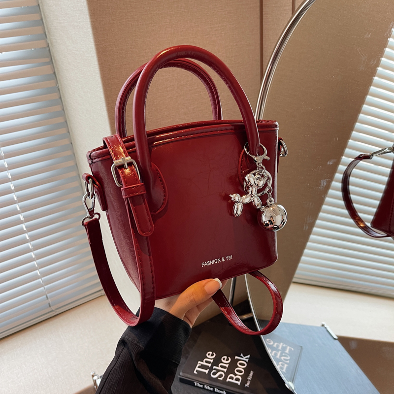 Trendy Minimalist Bucket Bag - High-End Casual Tote & Versatile Crossbody Bag for 2025 Fashionistas Trendy Minimalist Bucket Bag - High-End Casual Tote & Versatile Crossbody Bag for 2025 Fashionistas