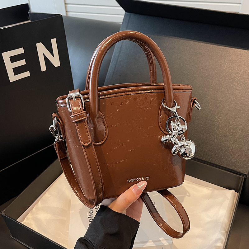 Trendy Minimalist Bucket Bag - High-End Casual Tote & Versatile Crossbody Bag for 2025 Fashionistas Trendy Minimalist Bucket Bag - High-End Casual Tote & Versatile Crossbody Bag for 2025 Fashionistas