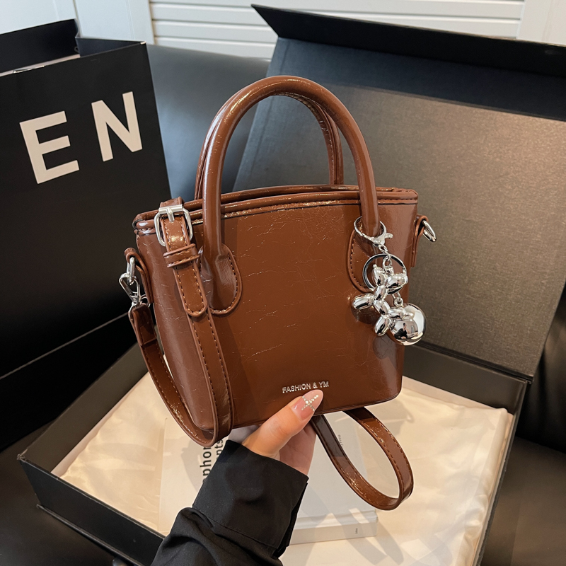 Trendy Minimalist Bucket Bag - High-End Casual Tote & Versatile Crossbody Bag for 2025 Fashionistas Trendy Minimalist Bucket Bag - High-End Casual Tote & Versatile Crossbody Bag for 2025 Fashionistas