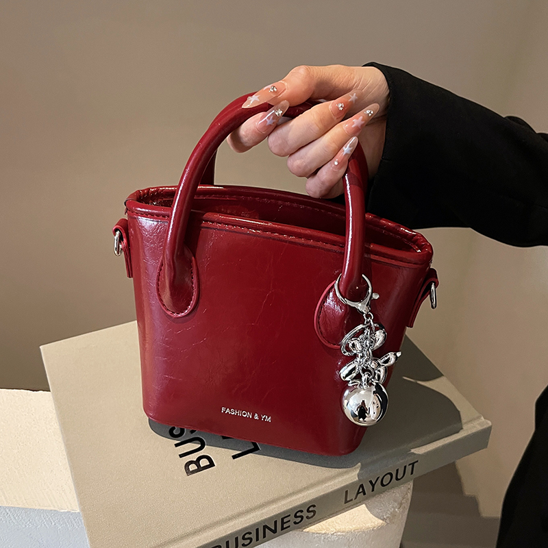 Trendy Minimalist Bucket Bag - High-End Casual Tote & Versatile Crossbody Bag for 2025 Fashionistas Trendy Minimalist Bucket Bag - High-End Casual Tote & Versatile Crossbody Bag for 2025 Fashionistas