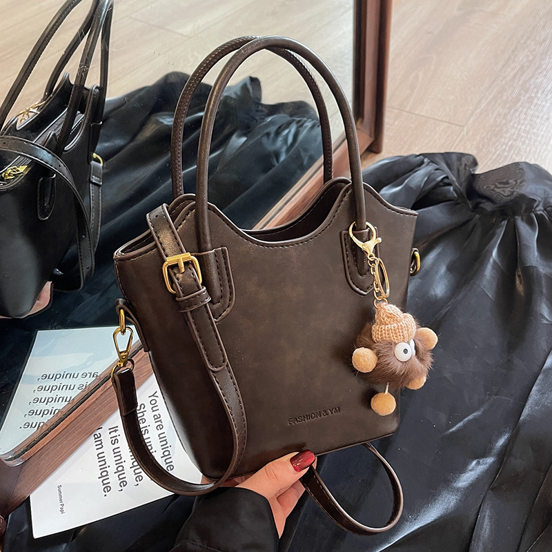 Trendy Niche Design Bucket Bag - Versatile Shoulder Crossbody Handbag for 2025, Chic Small Fashion Accessory Trendy Niche Design Bucket Bag - Versatile Shoulder Crossbody Handbag for 2025, Chic Small Fashion Accessory