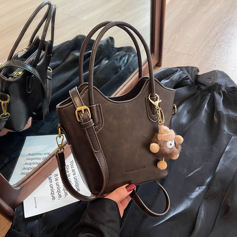 Trendy Niche Design Bucket Bag - Versatile Shoulder Crossbody Handbag for 2025, Chic Small Fashion Accessory Trendy Niche Design Bucket Bag - Versatile Shoulder Crossbody Handbag for 2025, Chic Small Fashion Accessory