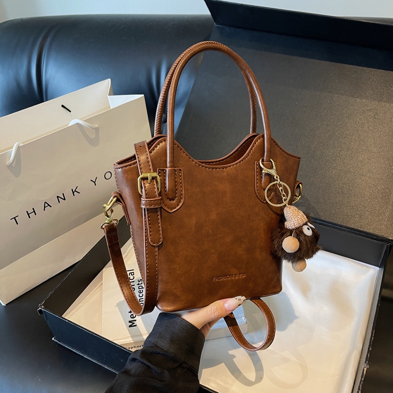 Trendy Niche Design Bucket Bag - Versatile Shoulder Crossbody Handbag for 2025, Chic Small Fashion Accessory Trendy Niche Design Bucket Bag - Versatile Shoulder Crossbody Handbag for 2025, Chic Small Fashion Accessory