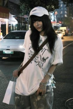 Trendy Oversized White T-Shirt for Women - Summer Graffiti Print Half Sleeve American Style Heavyweight Top