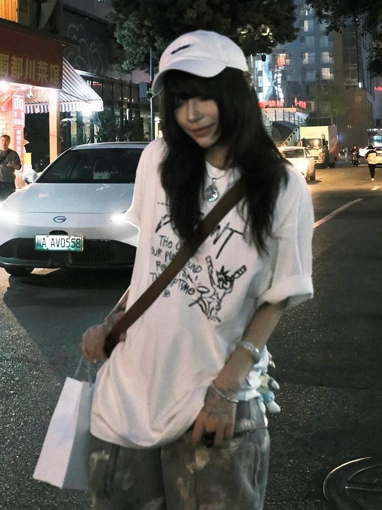Trendy Oversized White T-Shirt for Women - Summer Graffiti Print Half Sleeve American Style Heavyweight Top Trendy Oversized White T-Shirt for Women - Summer Graffiti Print Half Sleeve American Style Heavyweight Top