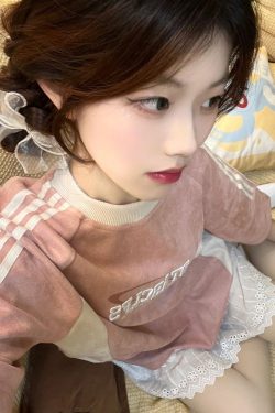 Trendy Pink Suede Short Sleeve T-Shirt for Women - American Style Three-Stripe Raglan Top, Summer 90s Fashion Essential