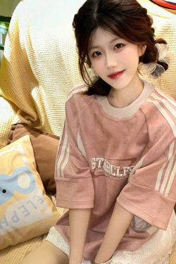 Trendy Pink Suede Short Sleeve T-Shirt for Women - American Style Three-Stripe Raglan Top, Summer 90s Fashion Essential
