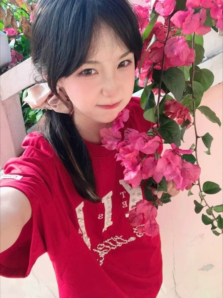 Trendy Red Short-Sleeve T-Shirt for Women with Beaded Letter Embroidery, Summer Fashion Top, American Style, Unique Design Trendy Red Short-Sleeve T-Shirt for Women with Beaded Letter Embroidery, Summer Fashion Top, American Style, Unique Design