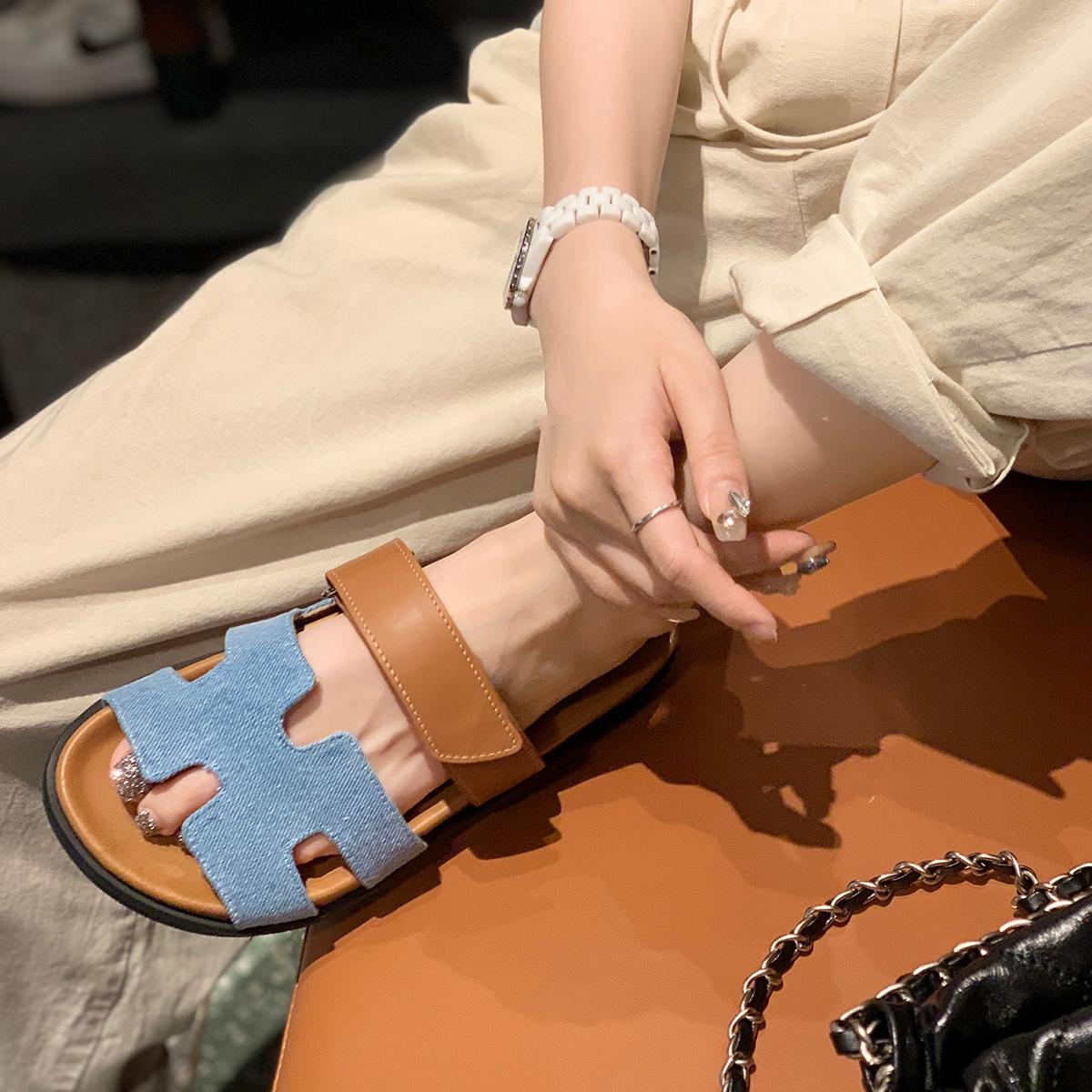 Trendy Sheepskin One-Strap Sandals for Women - Casual Thick Sole Slippers with Velcro Closure, Stylish Footwear for Everyday Wear Trendy Sheepskin One-Strap Sandals for Women - Casual Thick Sole Slippers with Velcro Closure, Stylish Footwear for Everyday Wear