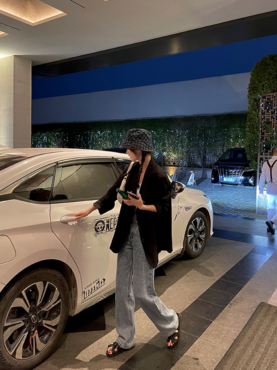 Trendy Sheepskin One-Strap Sandals for Women - Casual Thick Sole Slippers with Velcro Closure, Stylish Footwear for Everyday Wear Trendy Sheepskin One-Strap Sandals for Women - Casual Thick Sole Slippers with Velcro Closure, Stylish Footwear for Everyday Wear