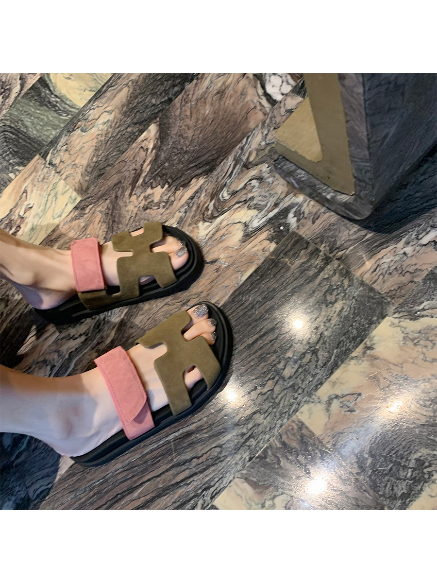 Trendy Sheepskin One-Strap Sandals for Women - Casual Thick Sole Slippers with Velcro Closure, Stylish Footwear for Everyday Wear Trendy Sheepskin One-Strap Sandals for Women - Casual Thick Sole Slippers with Velcro Closure, Stylish Footwear for Everyday Wear