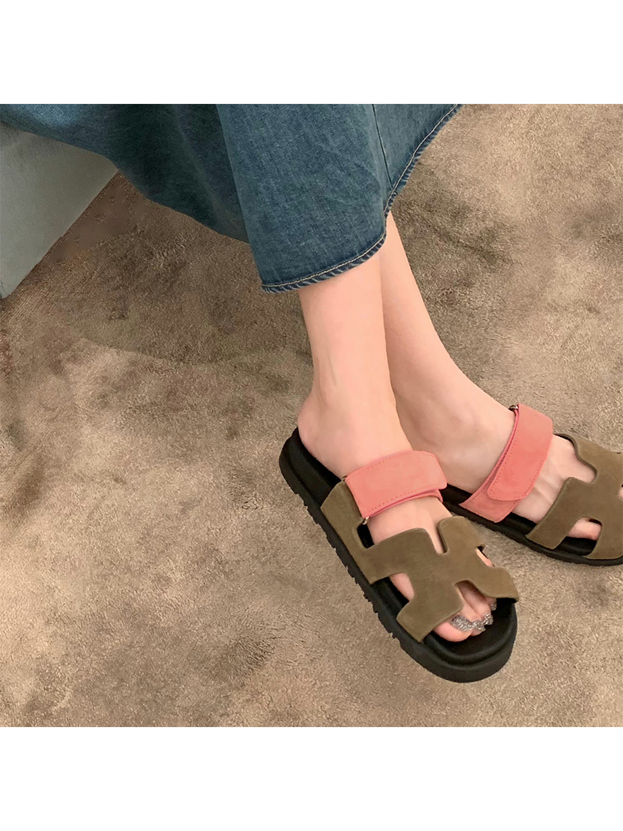 Trendy Sheepskin One-Strap Sandals for Women - Casual Thick Sole Slippers with Velcro Closure, Stylish Footwear for Everyday Wear Trendy Sheepskin One-Strap Sandals for Women - Casual Thick Sole Slippers with Velcro Closure, Stylish Footwear for Everyday Wear