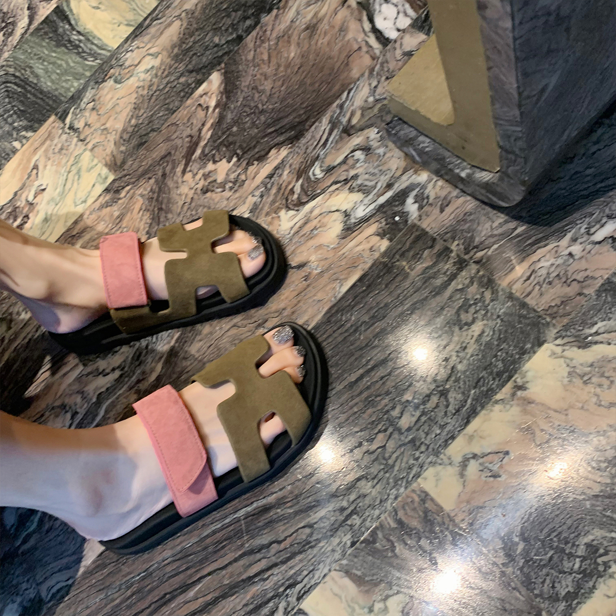 Trendy Sheepskin One-Strap Sandals for Women - Casual Thick Sole Slippers with Velcro Closure, Stylish Footwear for Everyday Wear Trendy Sheepskin One-Strap Sandals for Women - Casual Thick Sole Slippers with Velcro Closure, Stylish Footwear for Everyday Wear